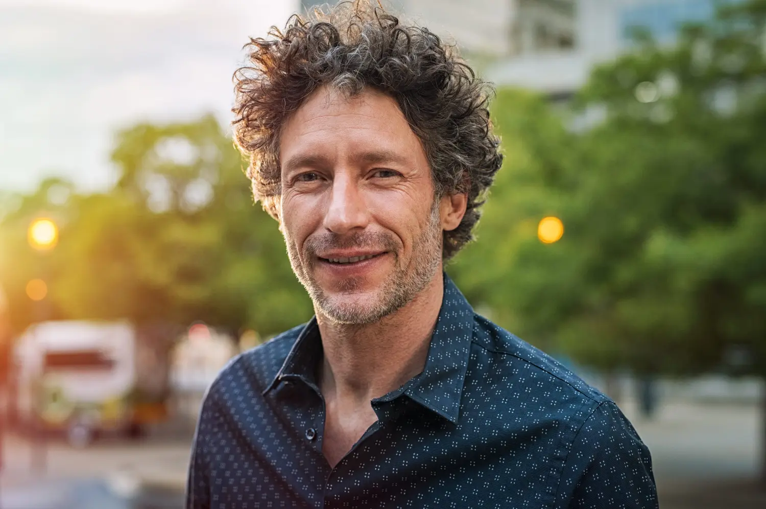 Reifer, gutaussehender Geschäftsmann